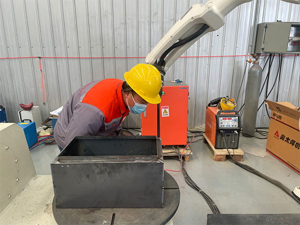 自動焊接機器人幫助企業(yè)成本下降，技術(shù)水平提升